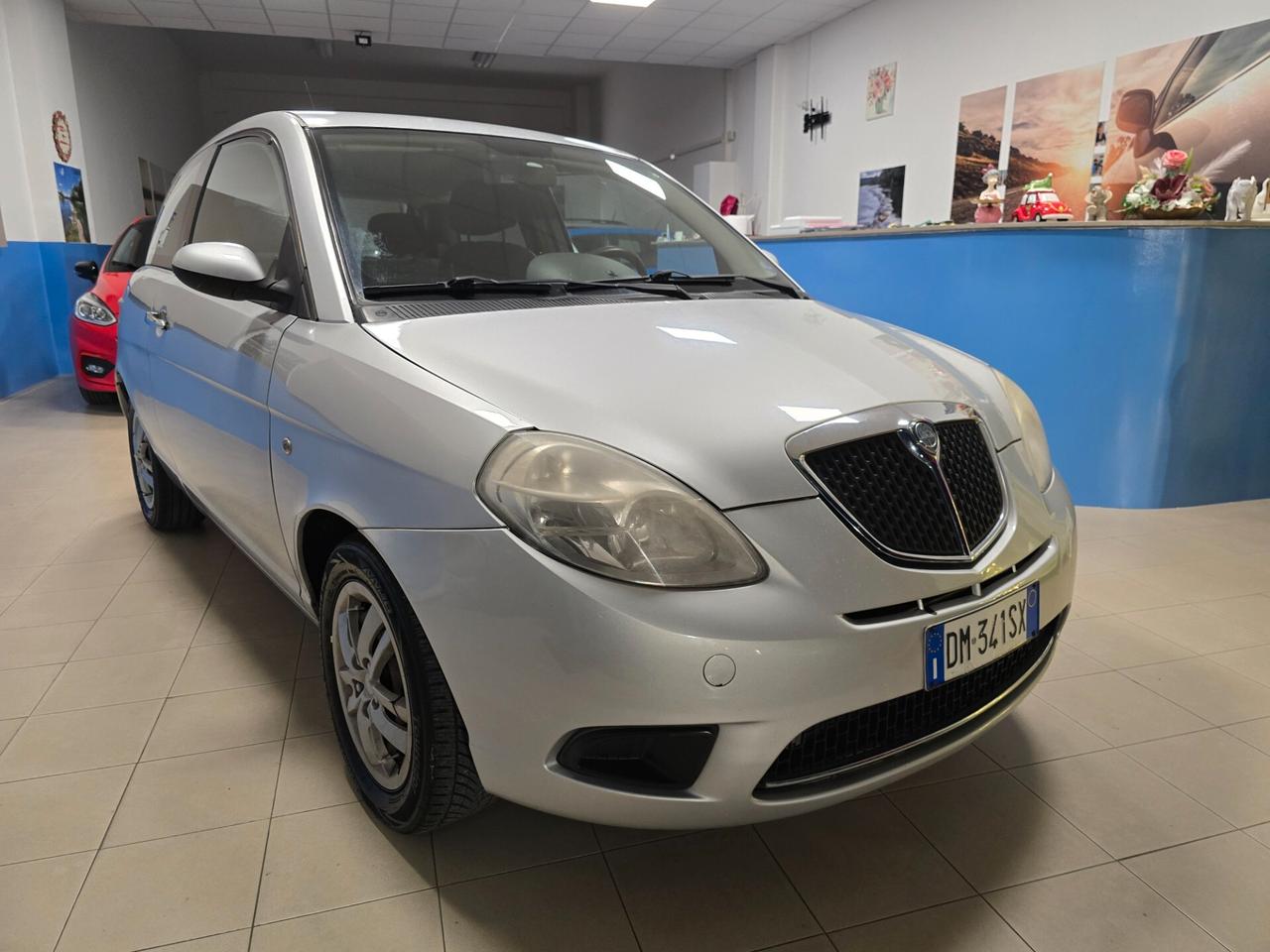 Lancia Ypsilon 1.4 16V Sport MomoDesign