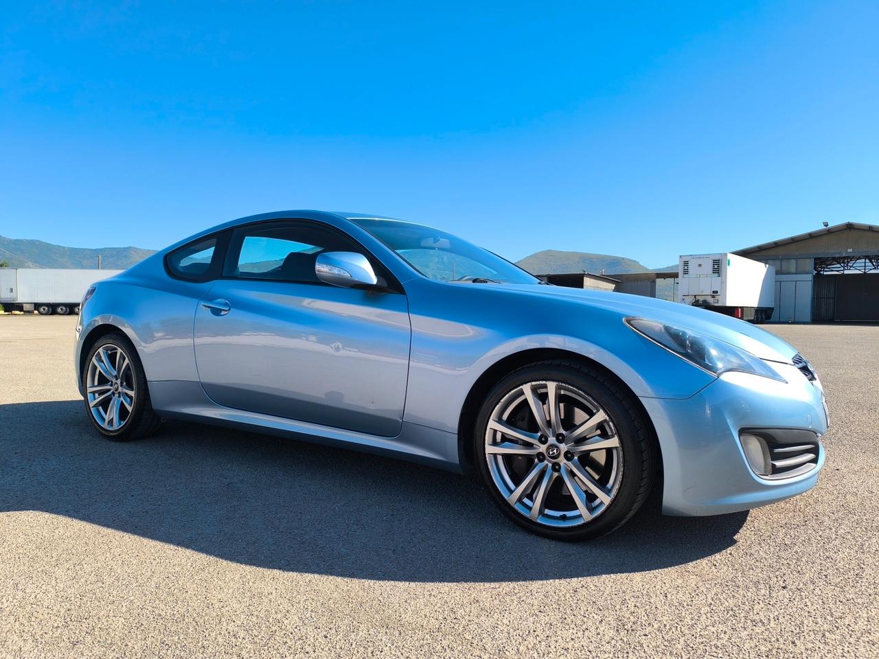 Hyundai Genesis Coupe 2.0 Turbo Sport