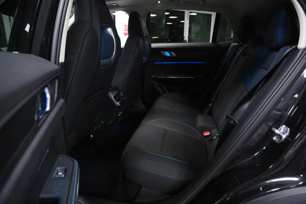 Lynk e Co 01 PHEV auto