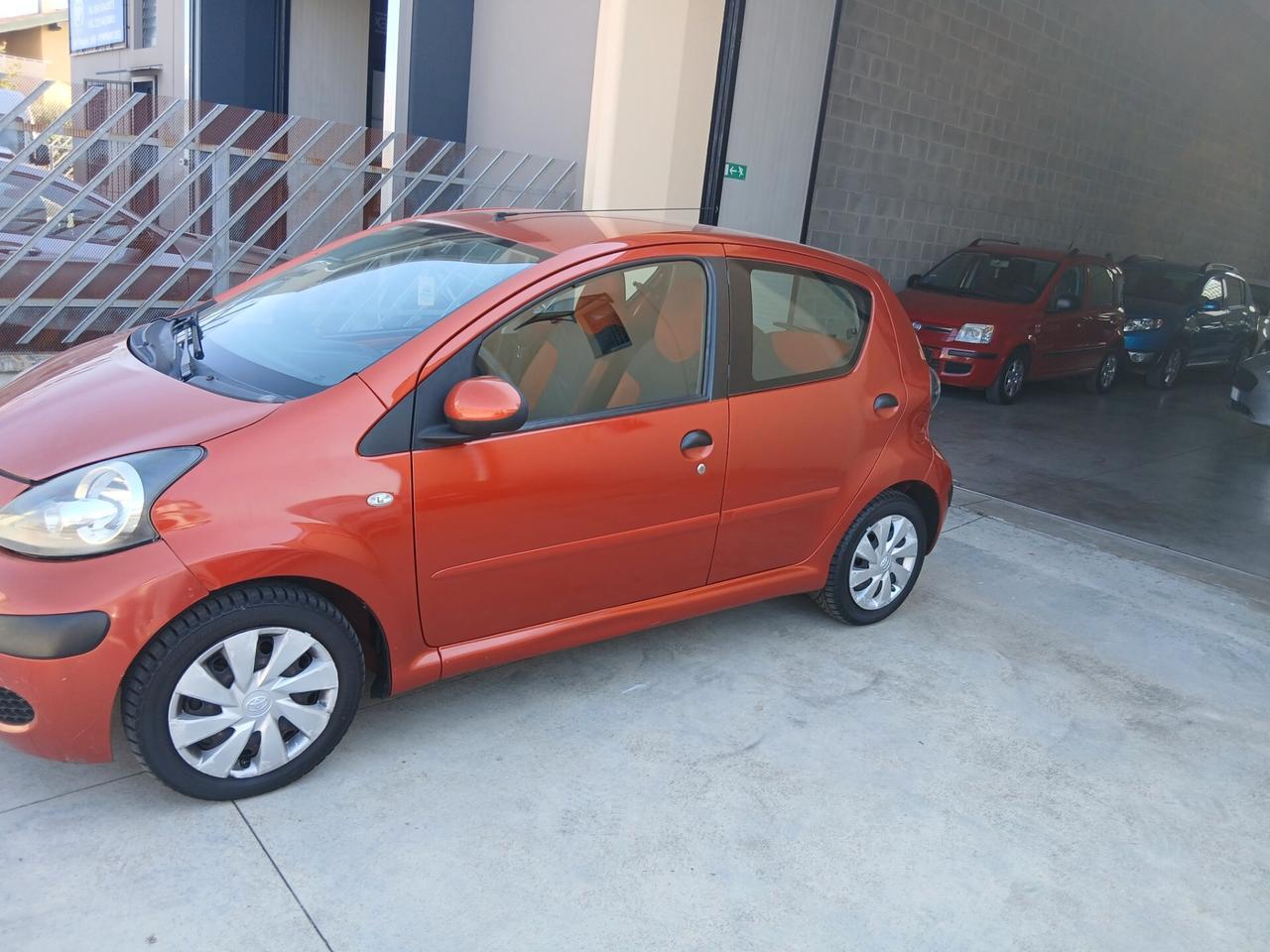 Toyota Aygo 1.0 12V VVT-i 5 porte Orange Connect