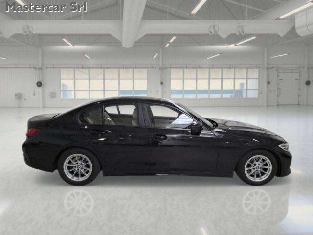 BMW 320 320D 48V BUSINESS ADVANTAGE AUTO - VOLANTE M - GE8