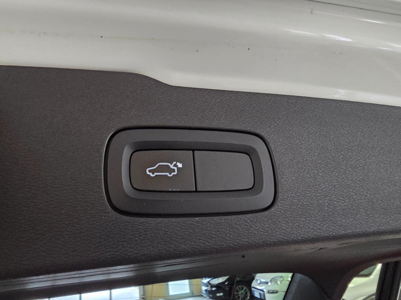 Volvo V60 D4 Geartronic gancio traino, uniproprietario, €6D