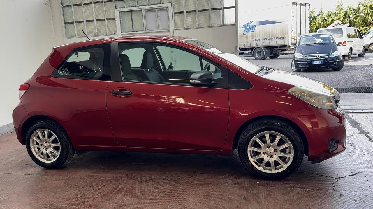 Toyota Yaris 1.0 3 porte Active neopatentati