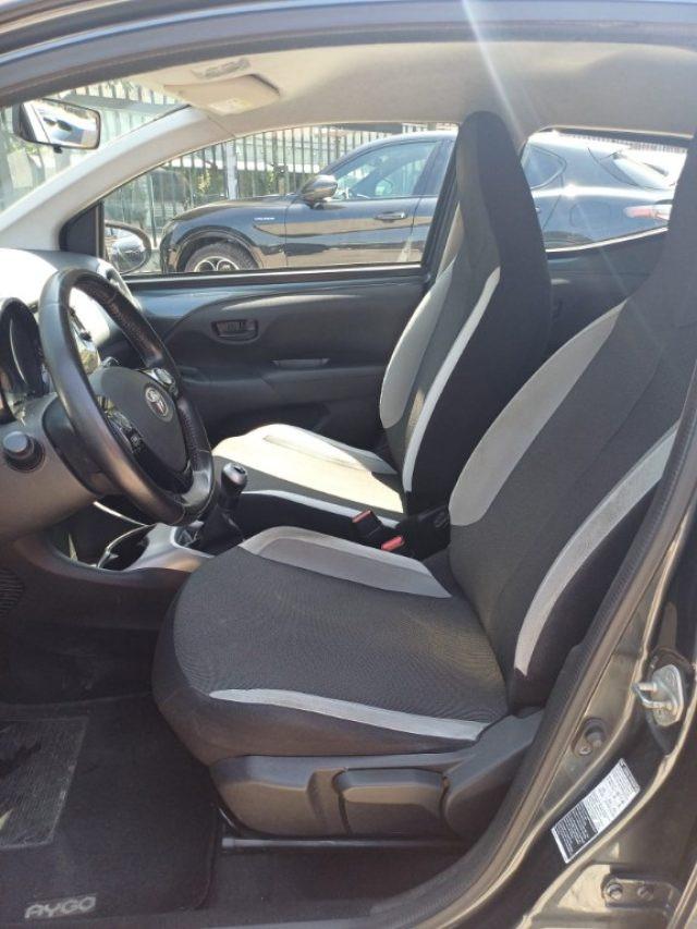 TOYOTA Aygo 1000 VVT-I X-PLAY 69CV 5PORTE NAVI PDC ITALIA