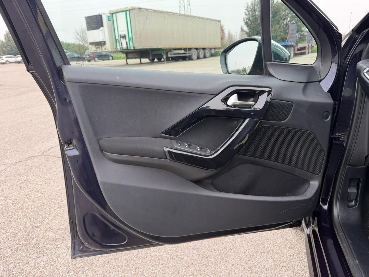 Peugeot 208 PureTech Allure GARANZIA 12 m