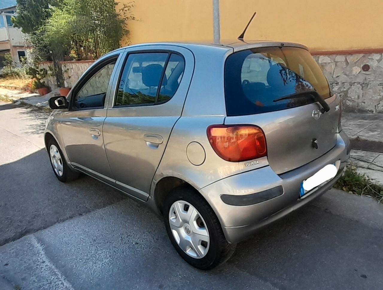 Toyota Yaris 1.0 benzina x neo patentati