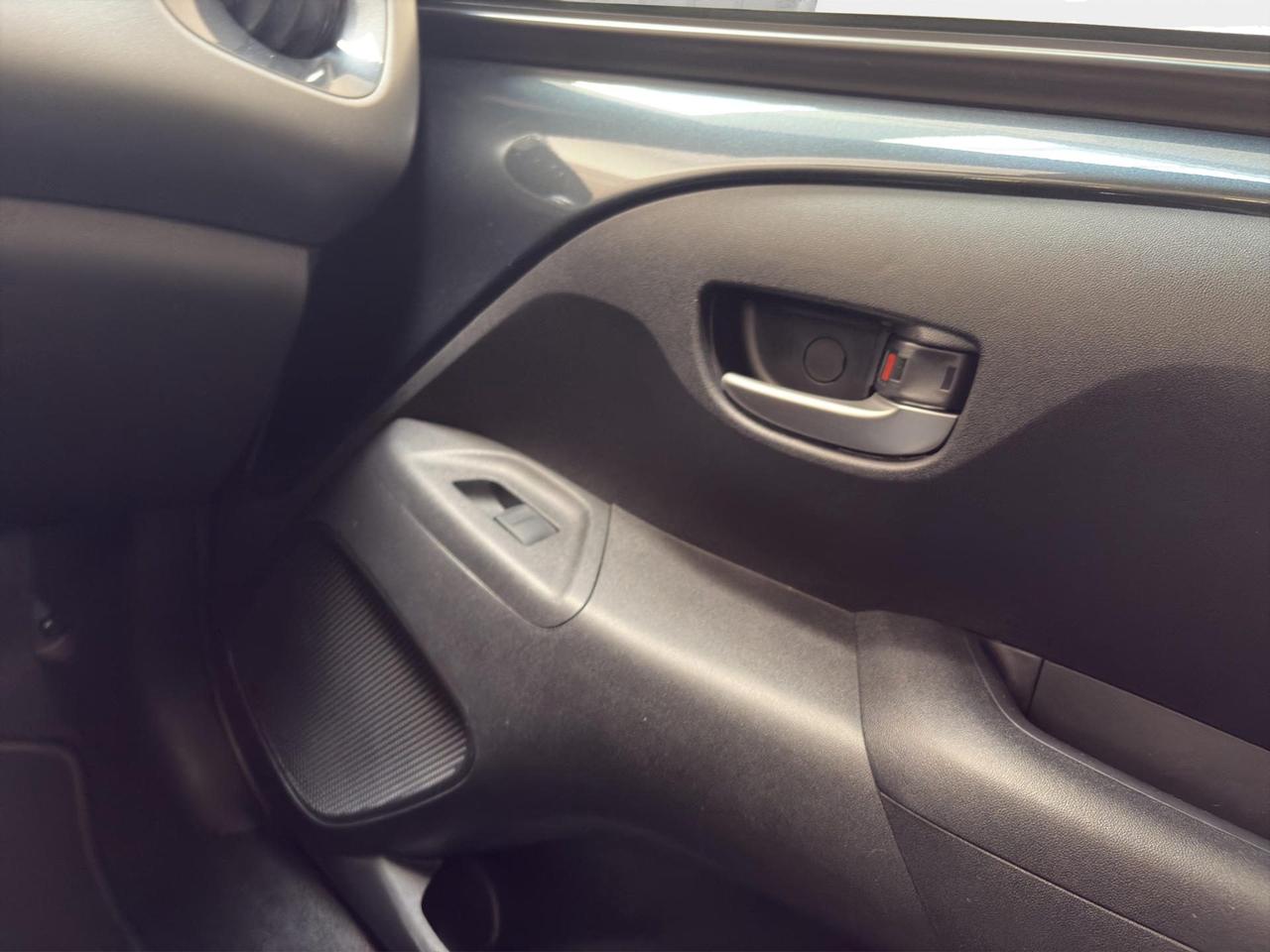 Toyota Aygo 5p 1.0 x-play 72cv