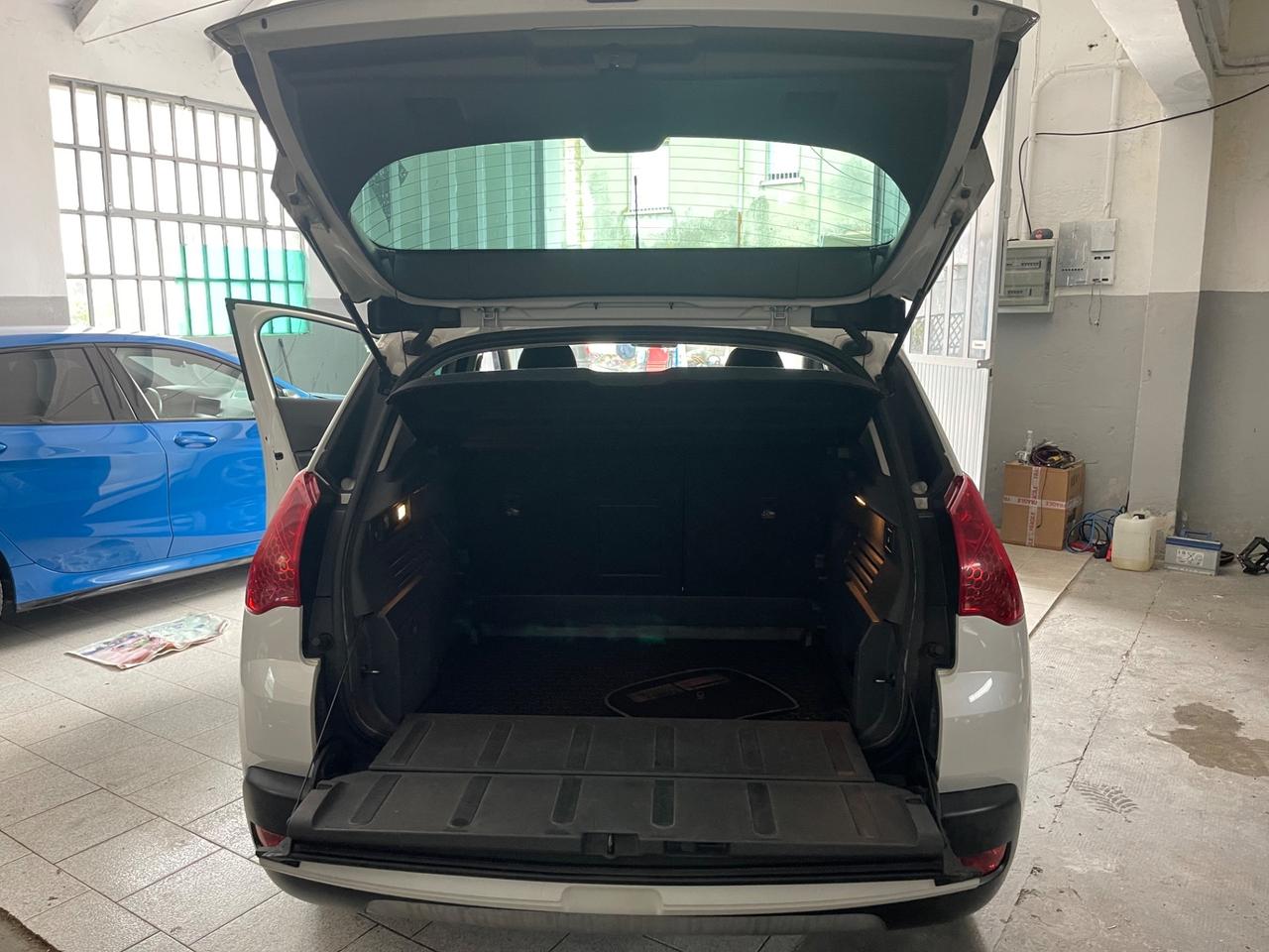 Peugeot 3008 1.6 HDi 110CV cambio robotizzato Premium