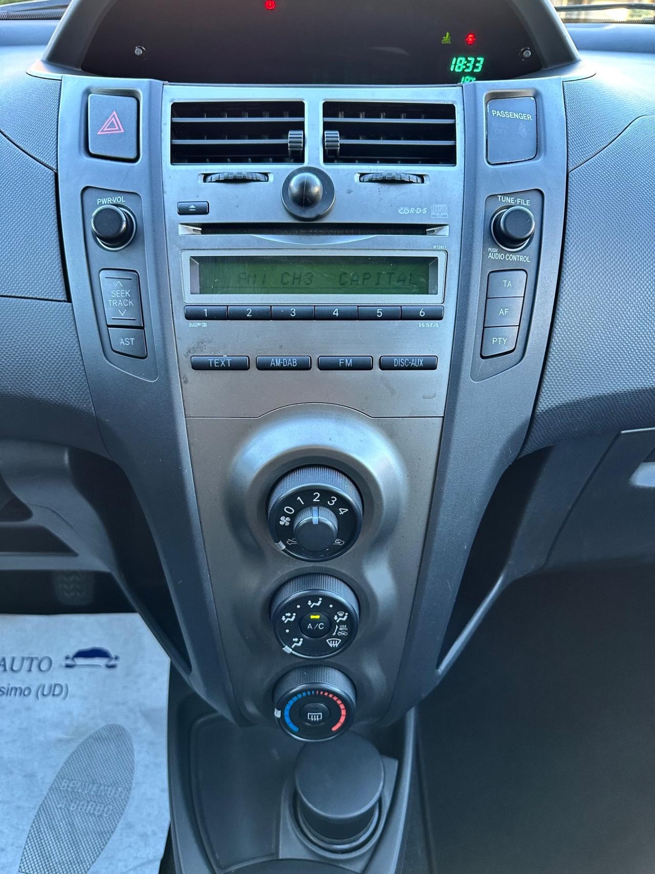 Toyota Yaris 1.0Bz 69Cv 5P - Neopatentati