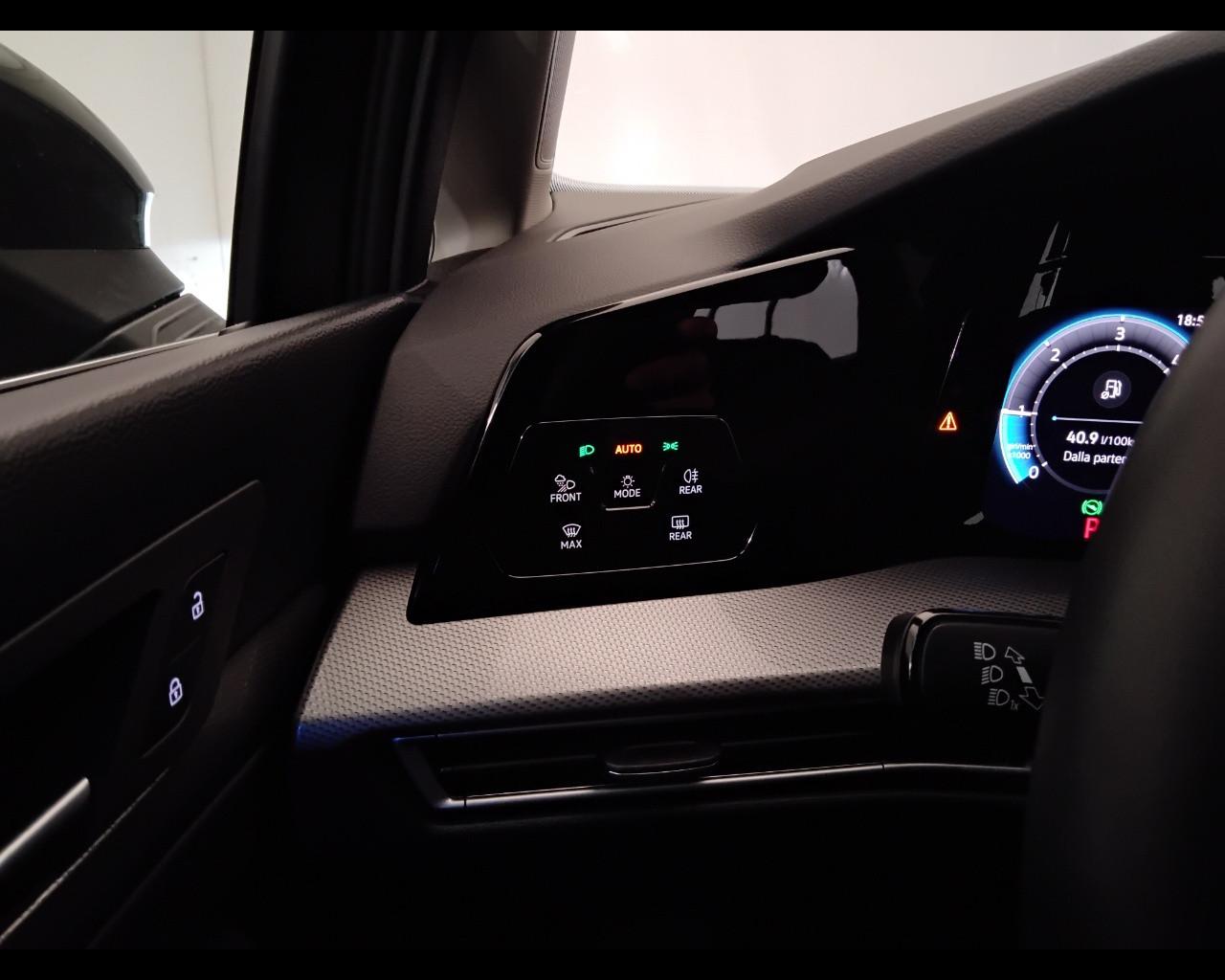 VOLKSWAGEN Golf VIII 2024 - Golf 2.0 tdi Style 150cv dsg