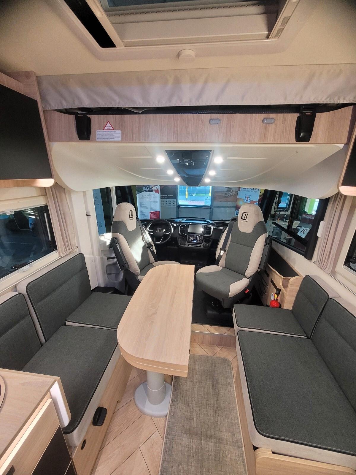 Challenger 3048 MOTORHOME € 86.900 cambio automatico -extra accessoriato letto nautico