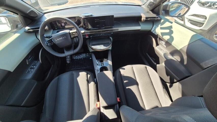 Lancia Ypsilon Hybrid e-DCT