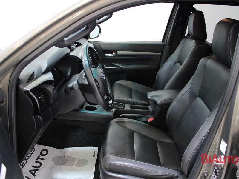 Toyota Hilux 2.8 D A/T 4WD 4 porte Double Cab Invincible
