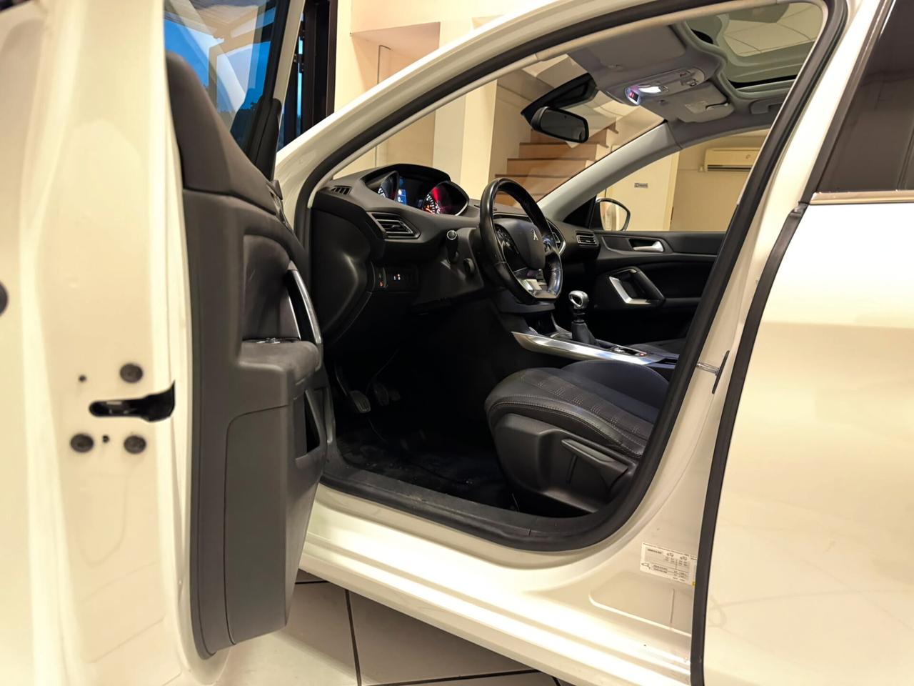 Peugeot 308 BlueHDi 130 S&S SW Allure