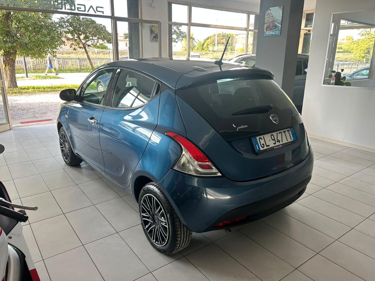 Lancia Ypsilon 1.0 firefly hybrid Silver Plus s&s 70cv