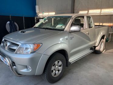 Toyota Hilux 2.5 D-4D 4WD 2p. Extra Cab SR 4x4