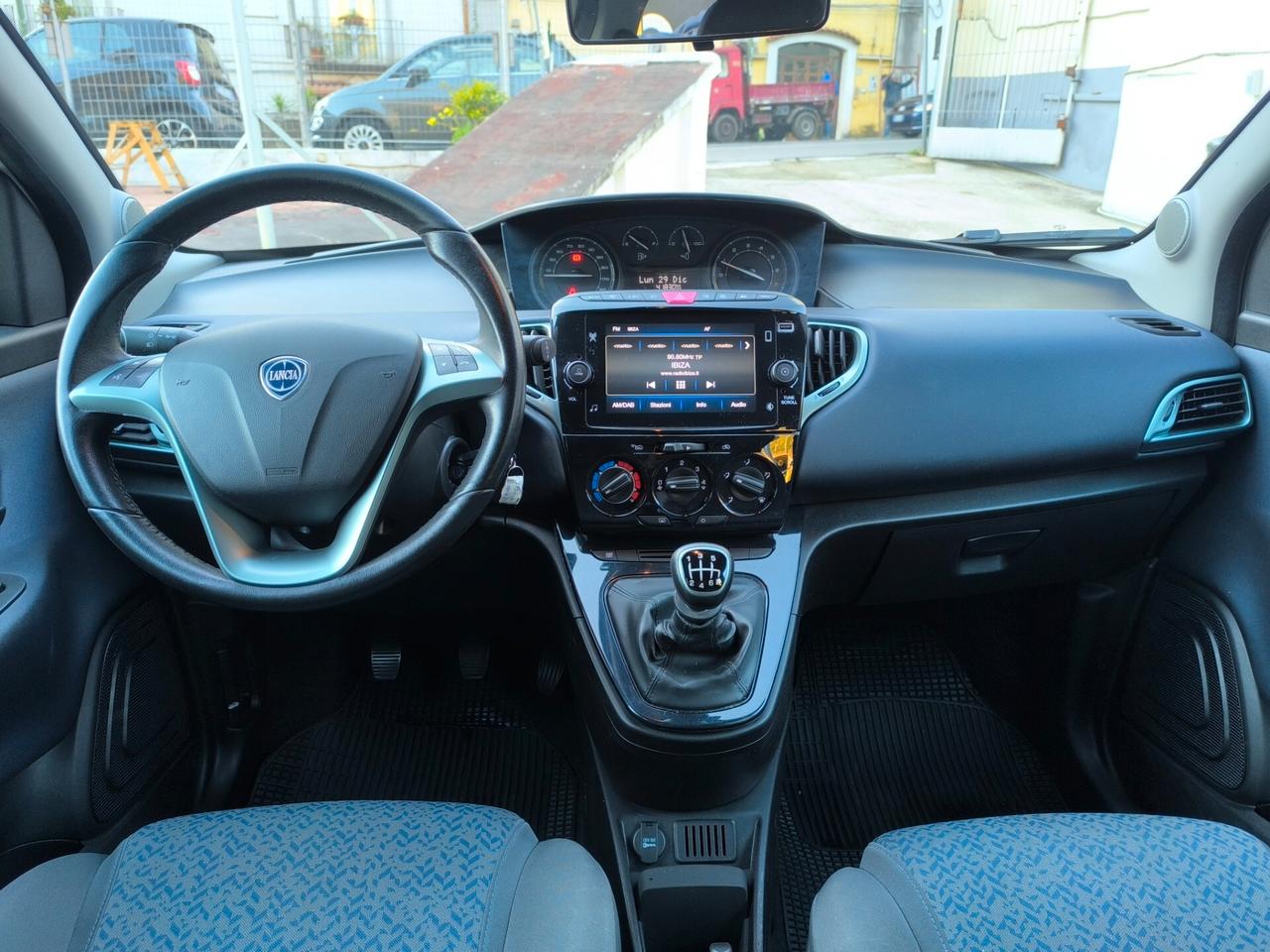 Lancia Ypsilon 1.0 FireFly 5 porte S&S Hybrid Silver