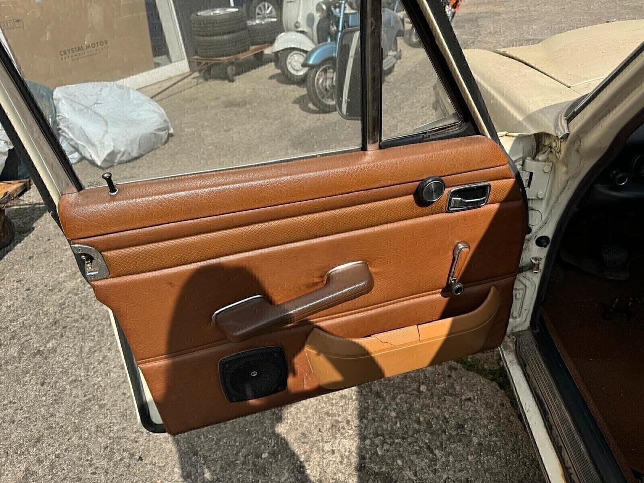 Mercedes-benz 200 Mercedes-Benz 200 D (W115) – Anno 1972