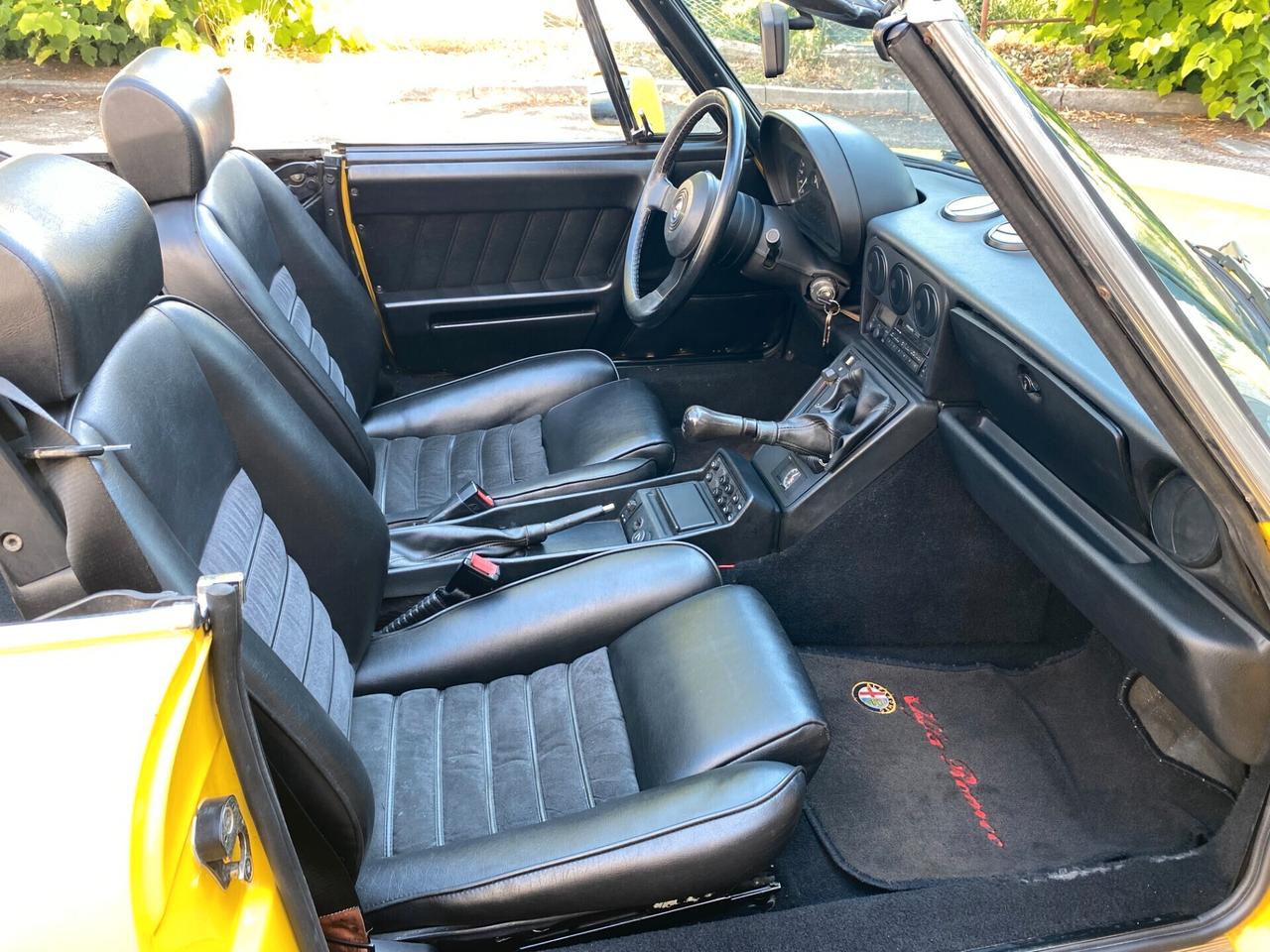 Alfa Romeo DUETTO SPIDER