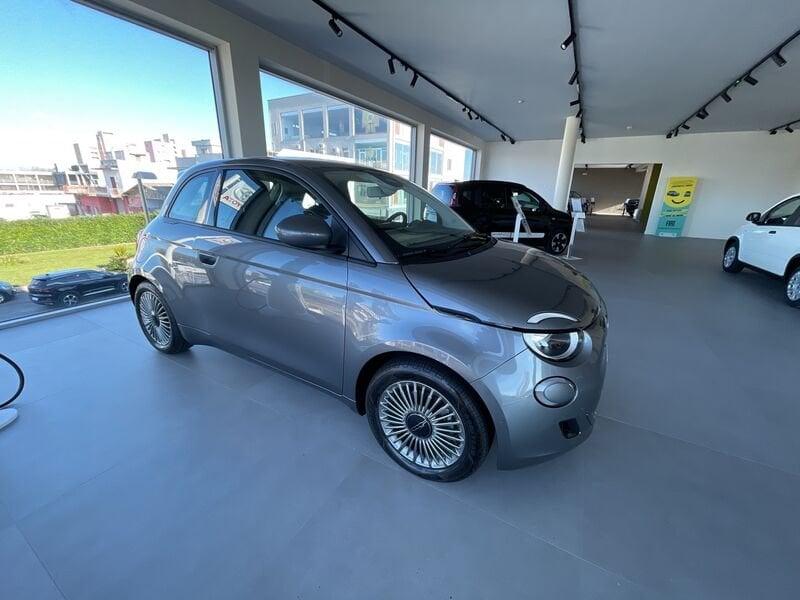 FIAT 500e 500 Nuova 500 Hatchback My23 La Nuova 500 - 320 Berlina