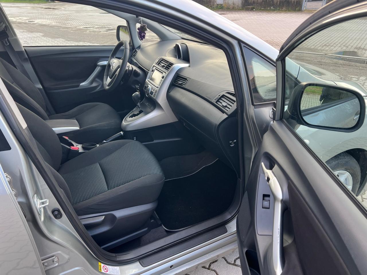 Toyota Verso 2.2 D-Cat 150 CV aut. Active 7 posti