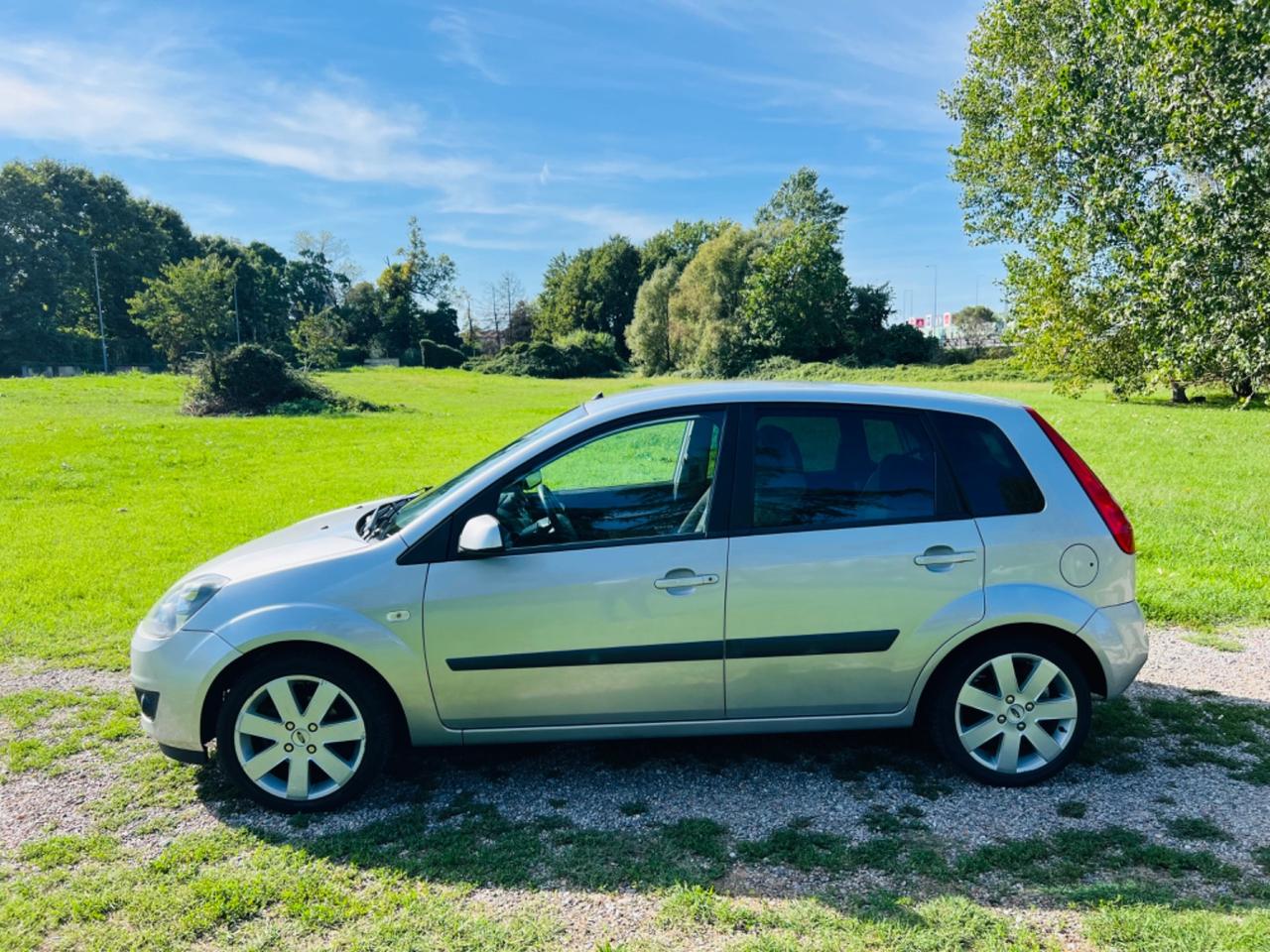Ford Fiesta 1.2 16V 5p. Ghia