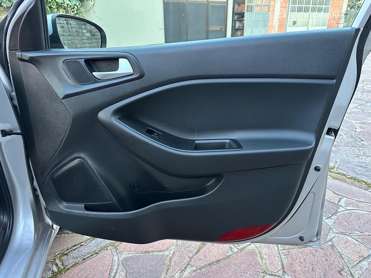 Hyundai i20 1.2 5 porte Econext Blackline