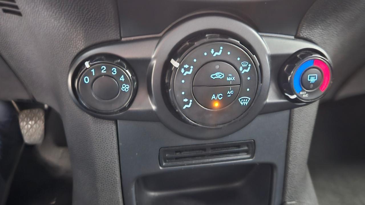 Ford Fiesta Plus 1.5 TDCi 75CV 5 porte