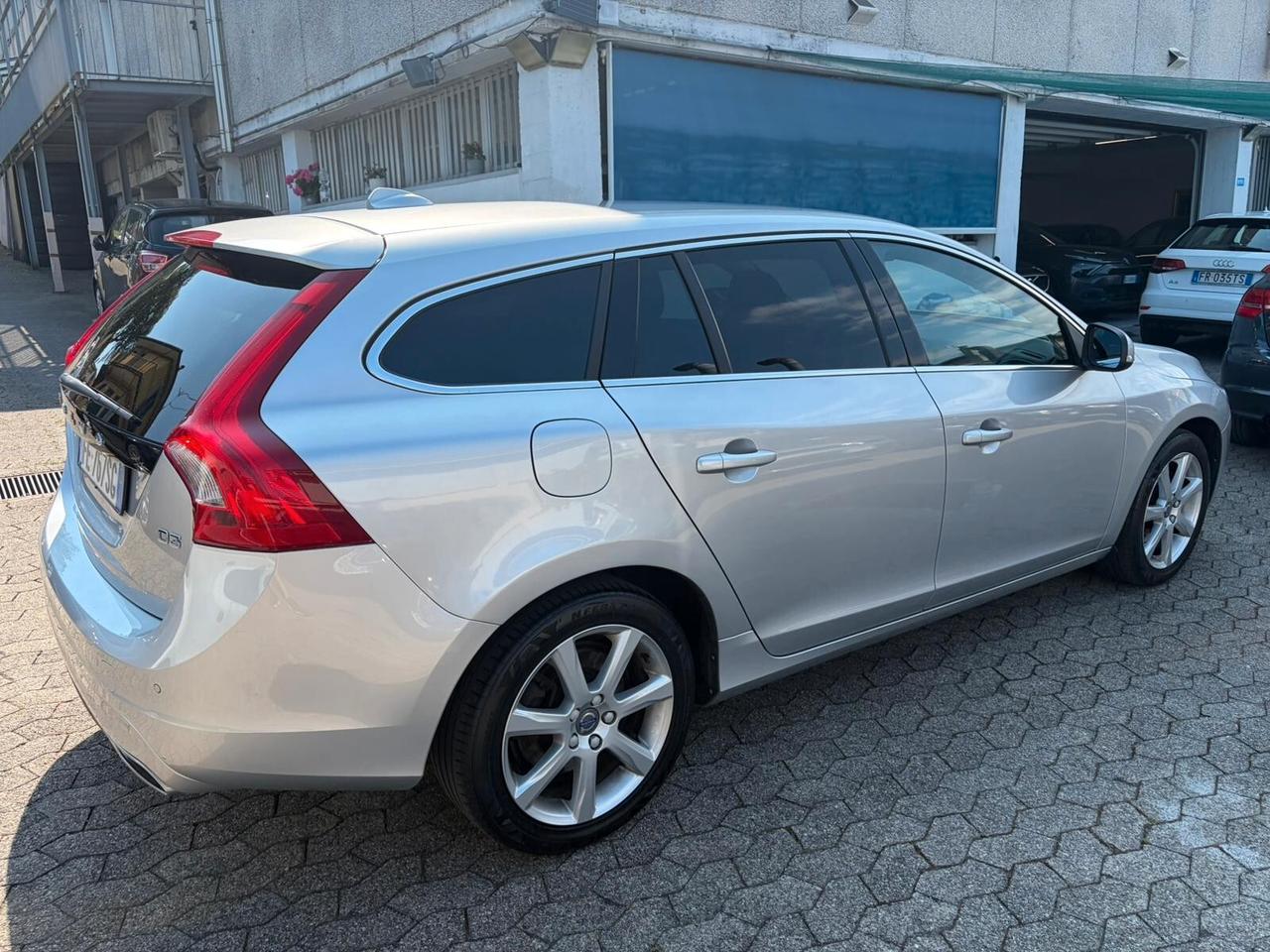 Volvo V60 D3 Momentum*EURO6*CERCHI