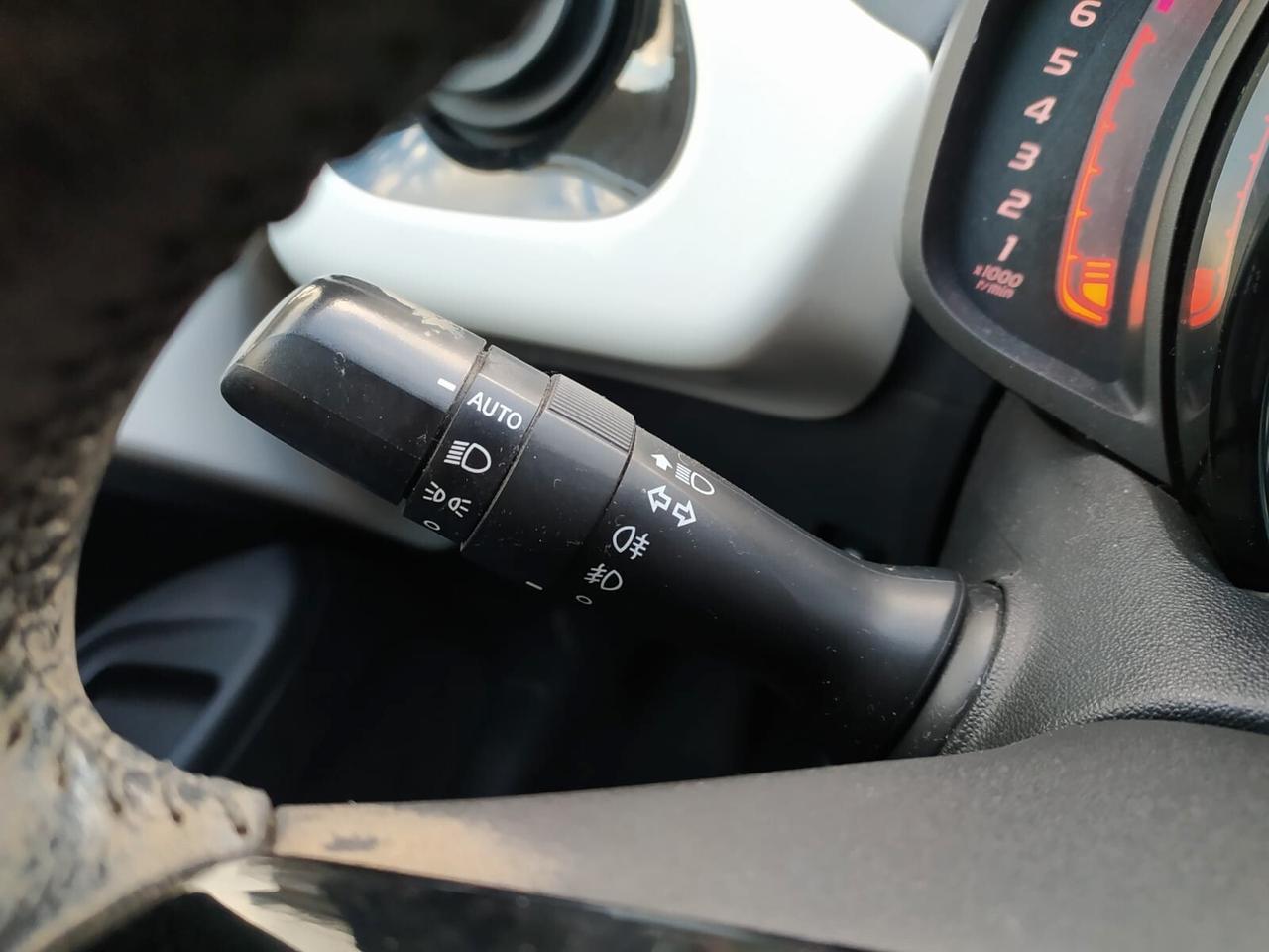 Toyota Aygo 1.0 x-play offerta del mese