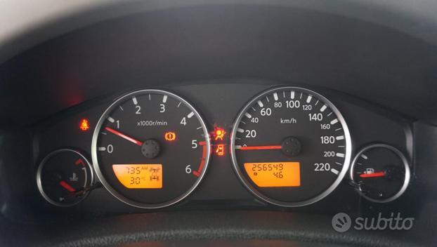 NISSAN Pathfinder 2.5 dCi LE