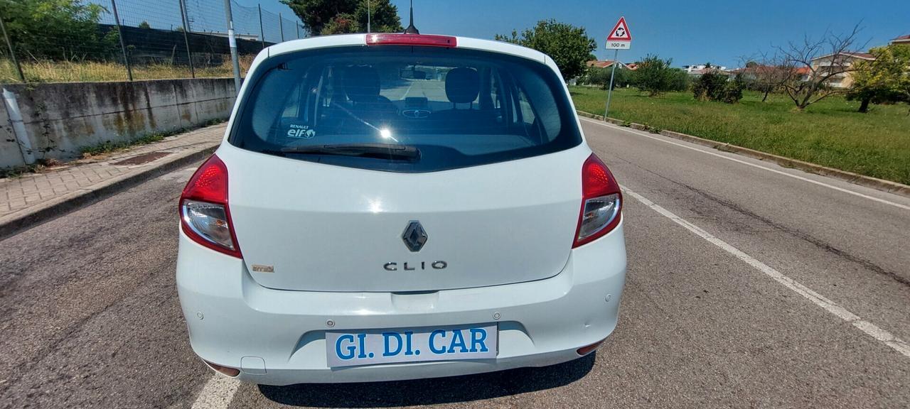 CLIO 1,2 GPL DI SERIE SCADENZA 2032,NAVIGATORE TELEFONO OK DISTRIBUZIONE IMPECCABILE