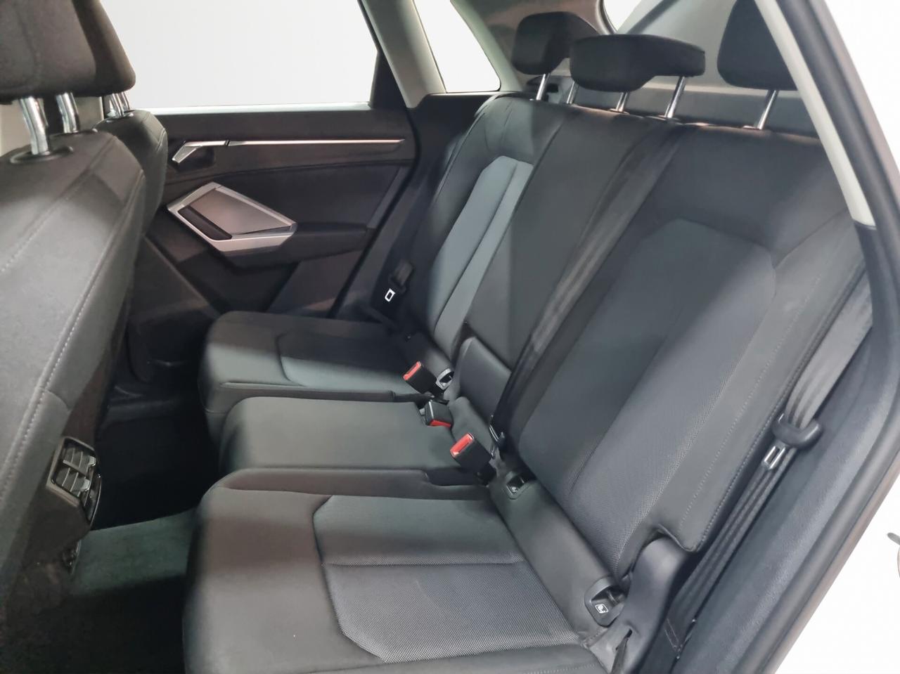 Audi Q3 35 TDI S tronic Business