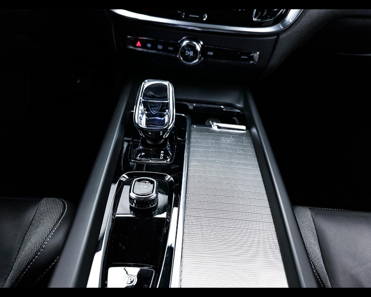 VOLVO V60 CC (2018-2024) - V60 Cross Country B4 (d) AWD automatico Plus