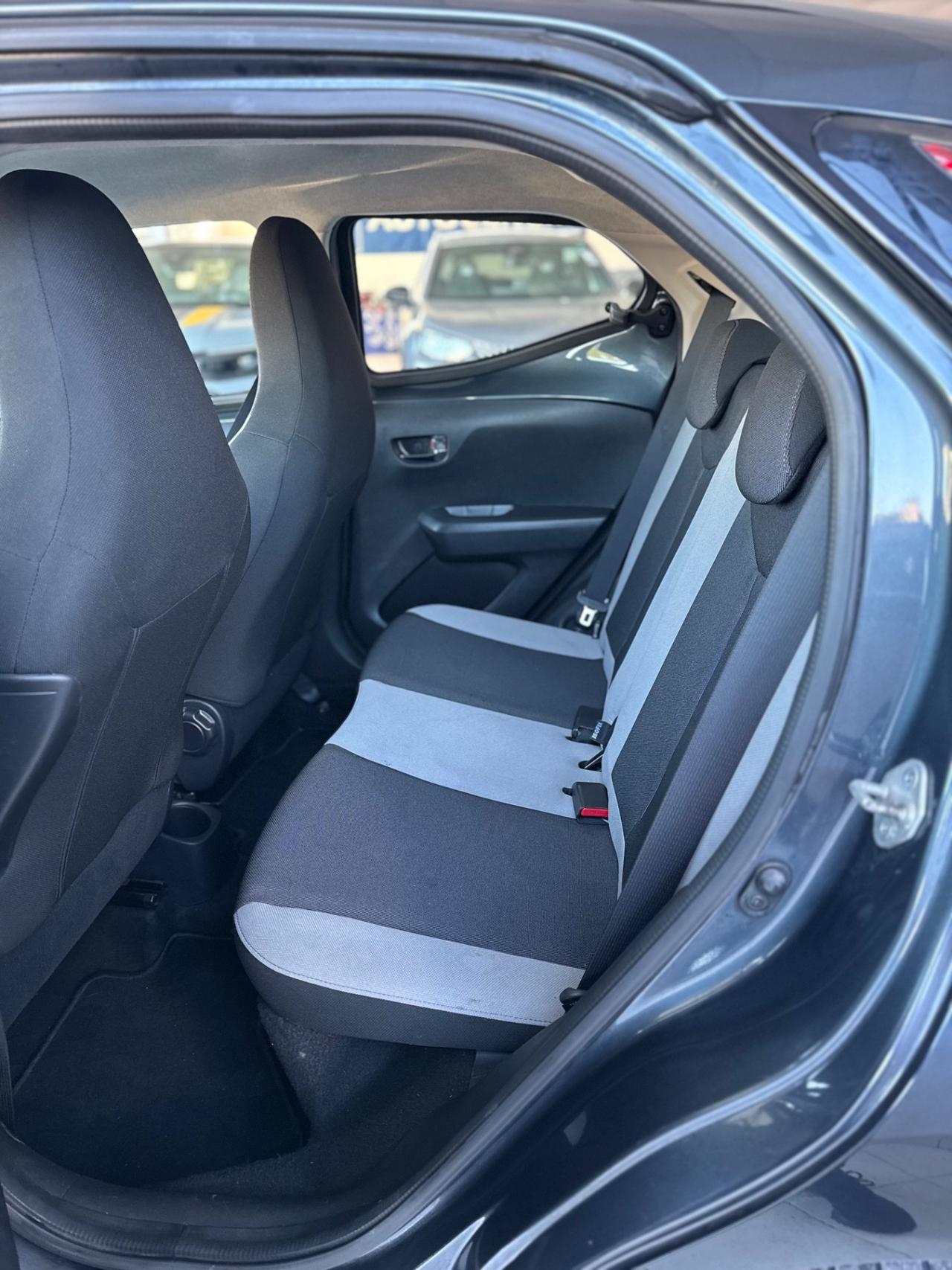 Toyota Aygo 1.0 VVT-i 69 CV 5 porte x-play