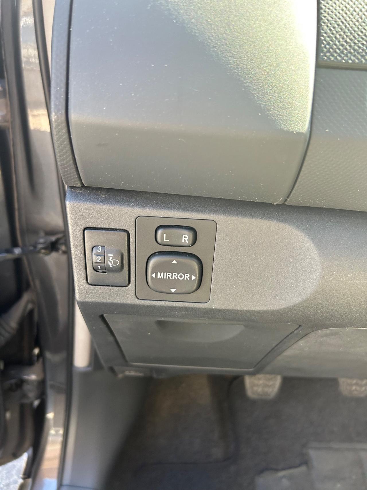 Toyota Yaris 1.0 3 porte Luxury pack