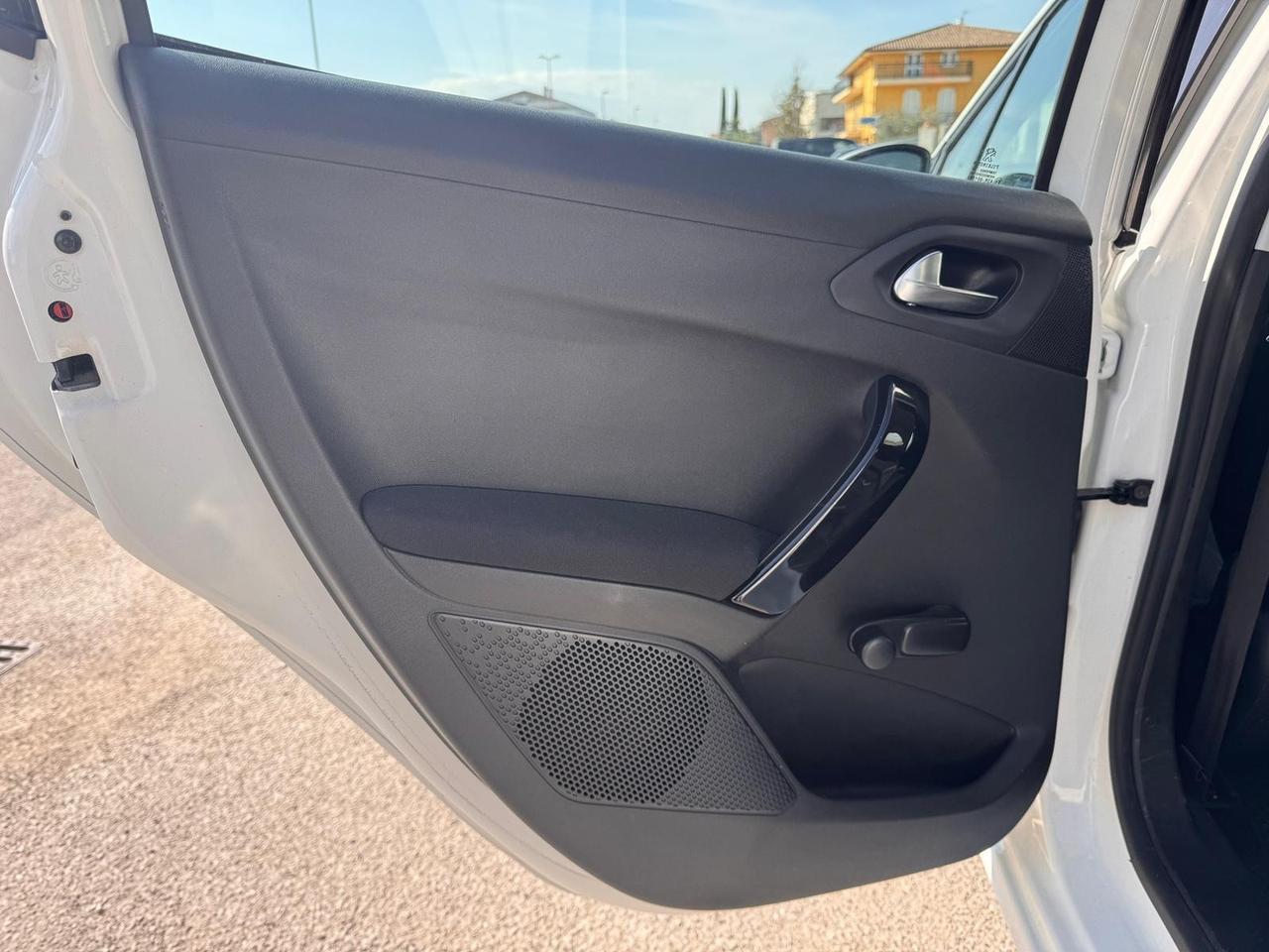 PACCHETTO : PEUGEOT 208 + LANCIA YPSILON GPL