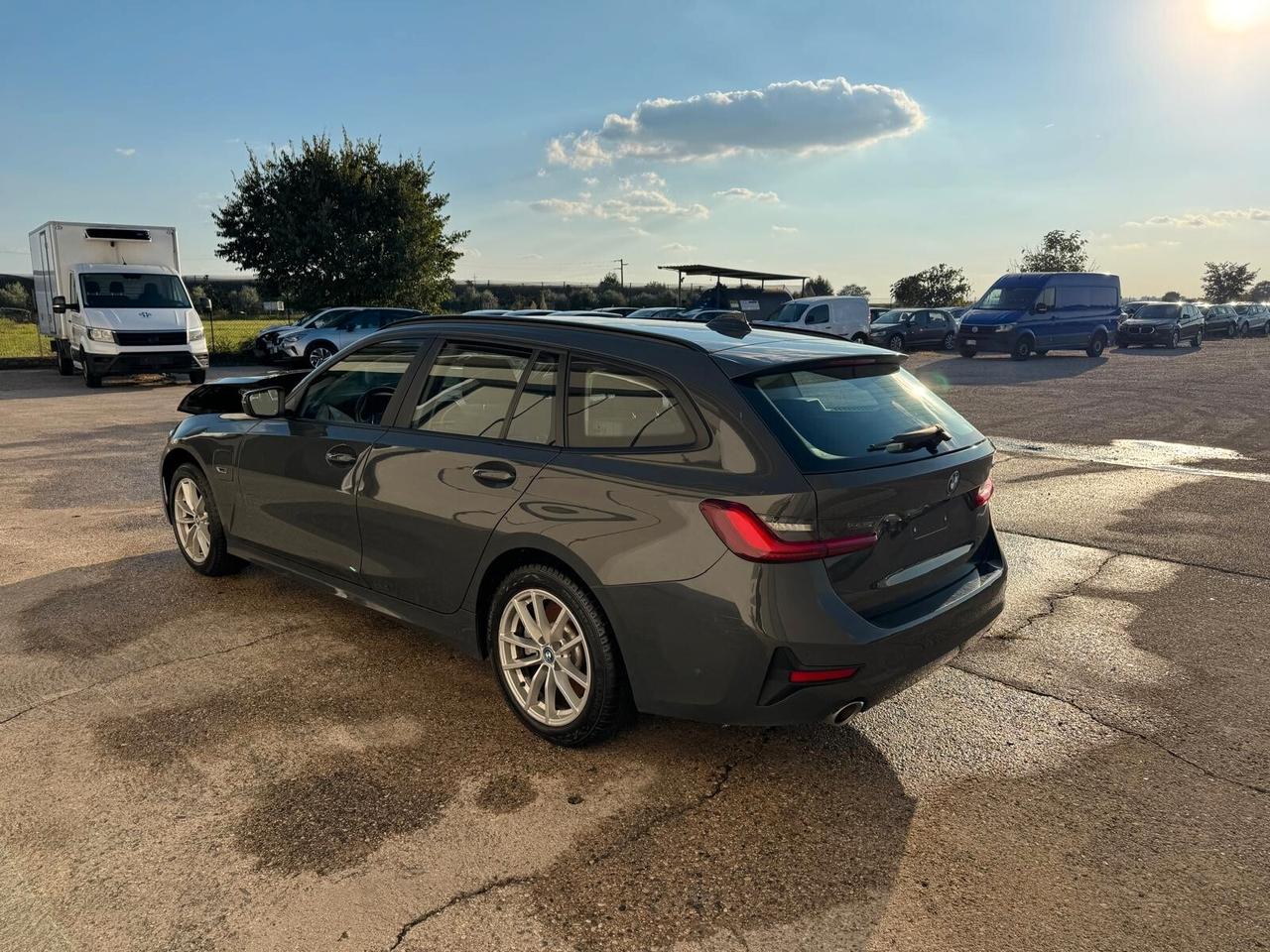 BMW 330 330e Touring auto INCIDENTATA