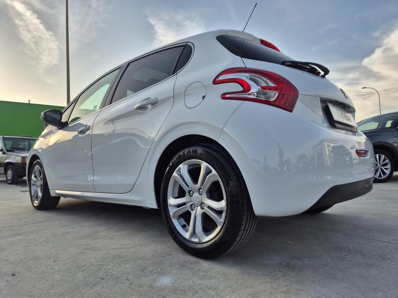 Peugeot 208 1.4 HDi 68 CV 5 porte Allure TETTO PANORAMICO