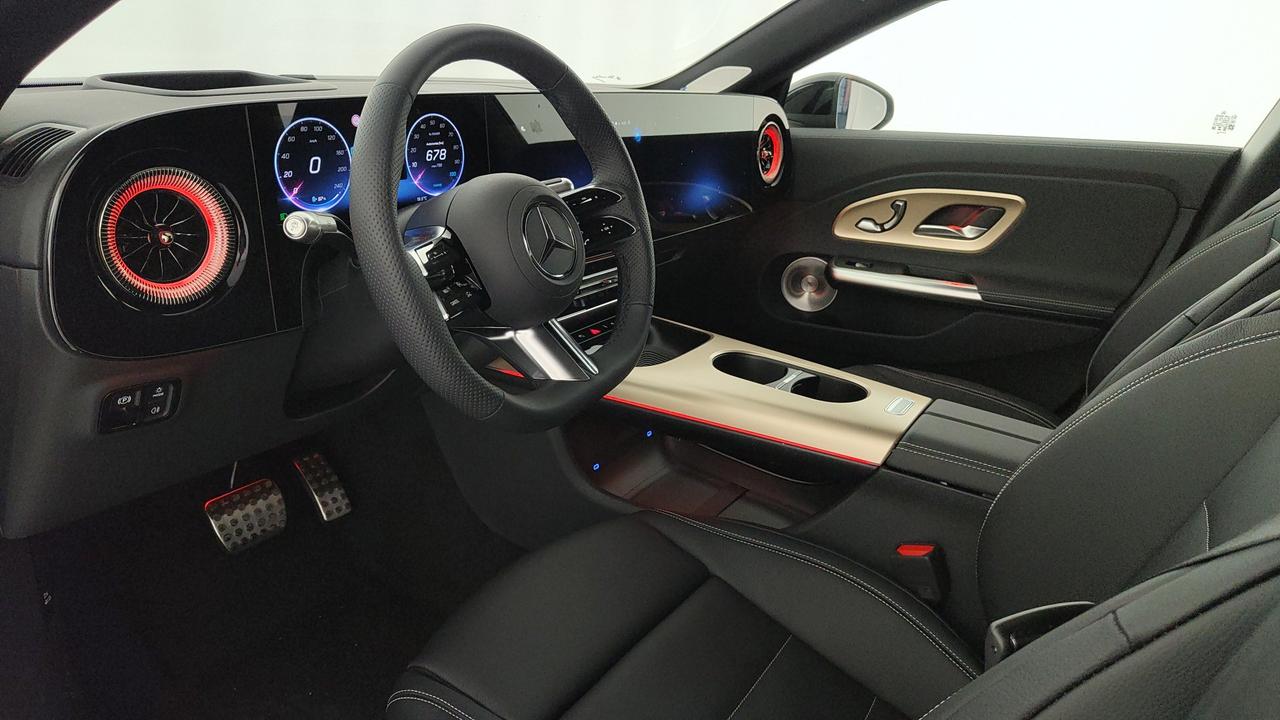 Mercedes-Benz CLA 250+ con tecnologia EQ
