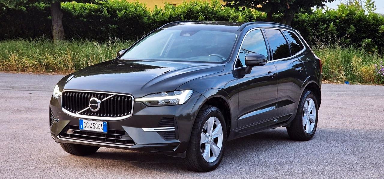 VOLVO XC60 B4 Diesel/Ibrida Momentum Pro