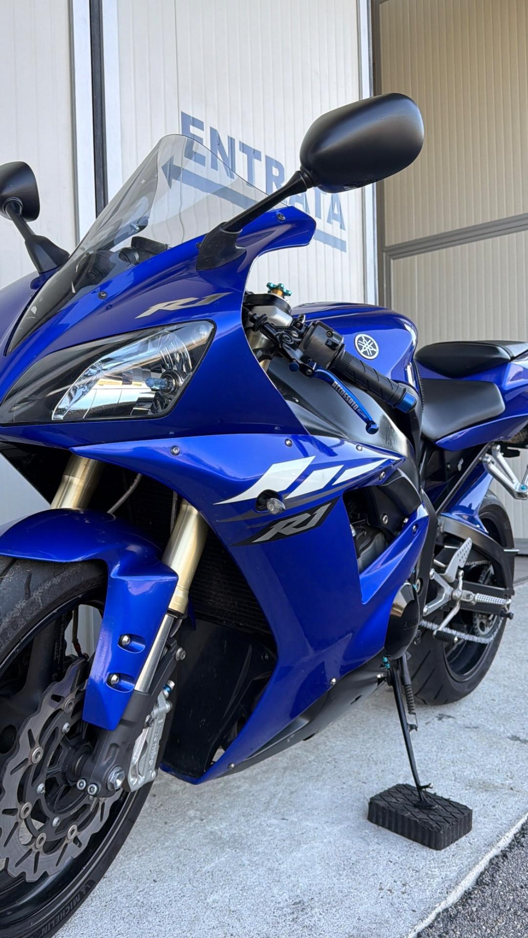 Yamaha YZF R1