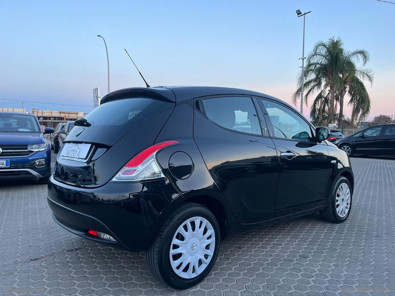 LANCIA Ypsilon 1.2 69 CV 5p. S&S Silver