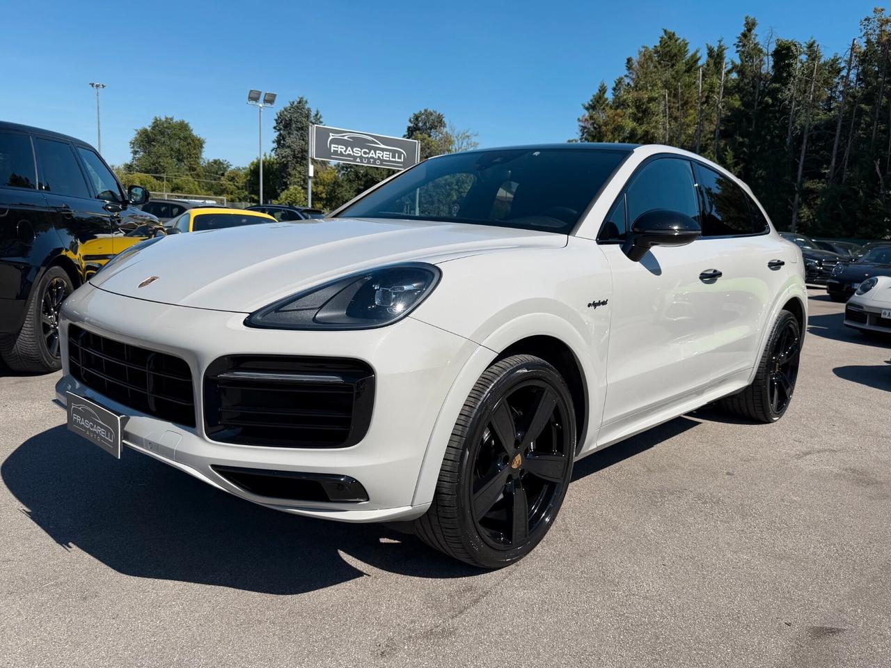 Porsche Cayenne Coupé 3.0 V6 E-Hybrid/scarico/pano/22"/km doc/bollo € super. B pagati