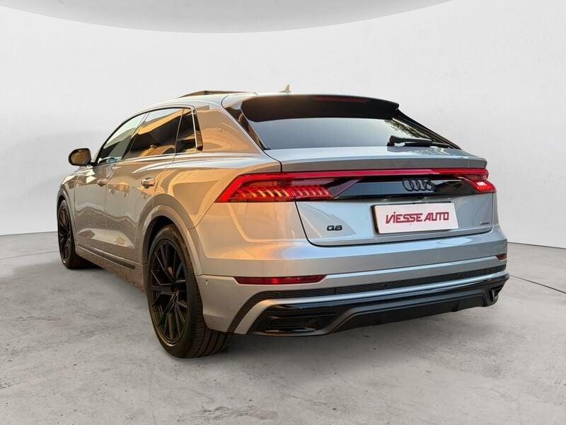 Audi Q8 55 TFSI 250kW quattro tiptronic Sport