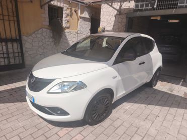 Lancia Ypsilon 1.0 FireFly 5 porte S&S Mild Hybrid Ecochic Silver