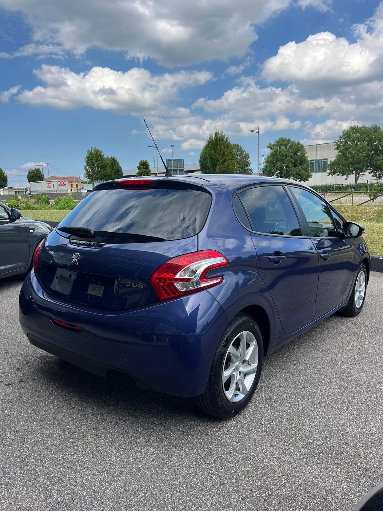 Peugeot 208 Neopatentati