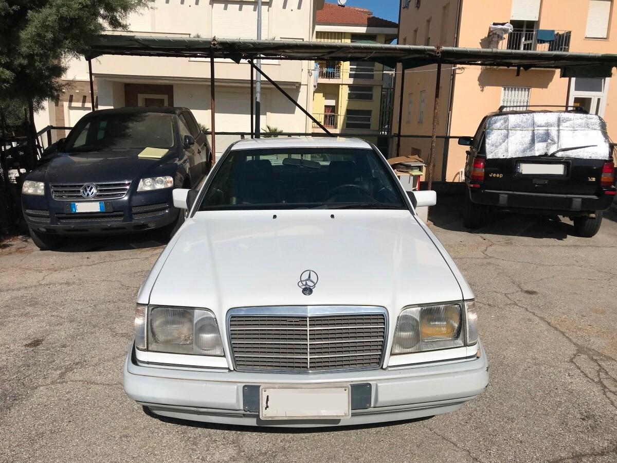 Mercedes-benz 300 200 CE Coupé