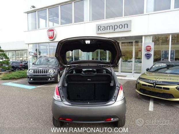 Lancia Ypsilon 1.0 FireFly 5 porte S&S Hybrid Oro