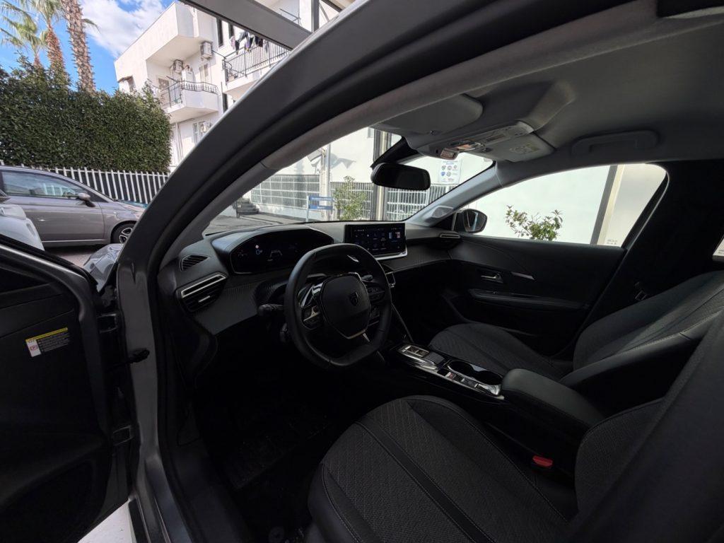 Peugeot 208 Hybrid 110 e-DCS6 Allure da €199,00 mensili